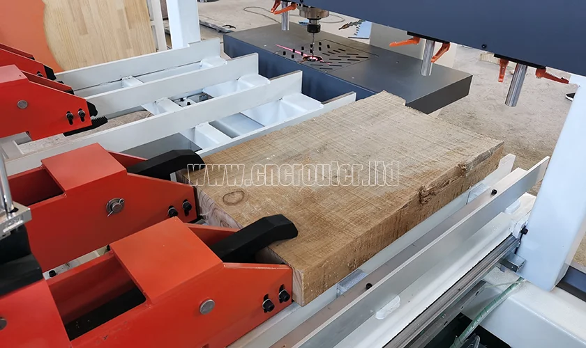 Mandíbulas inactivas accionadas por aire de la mejor máquina cortadora de madera CNC.jpg