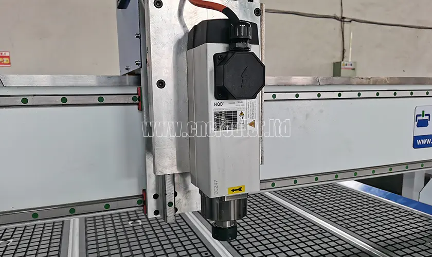 Enrutador cnc de 5'x10' con husillo enfriado por aire.jpg