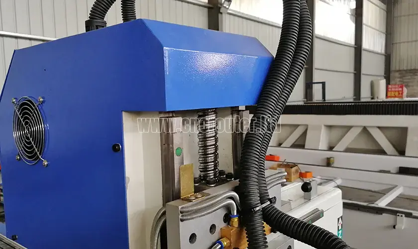 Husillo de bolas rodante TBI en enrutador cnc 4x8 eje z.jpg