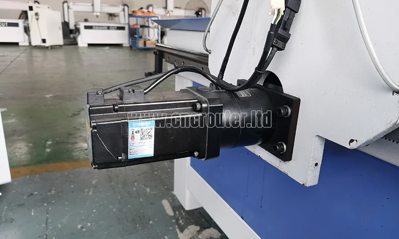 Servomotor Delta y controladores para herramienta de tipo lineal..jpg