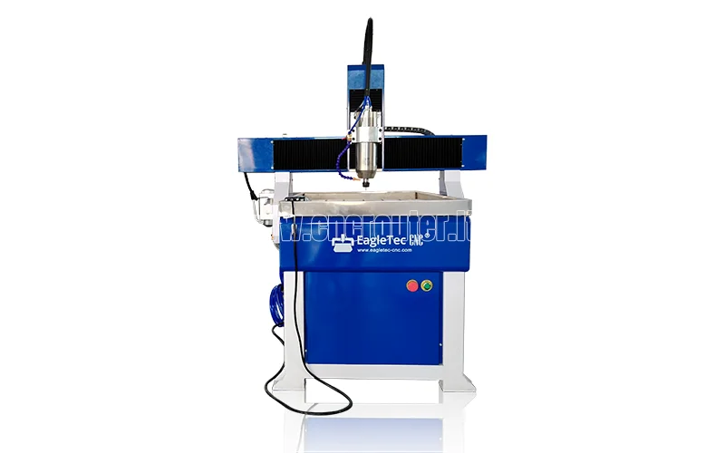 Máquina de tallado de piedras preciosas CNC azul EagleTec en el suelo.jpg