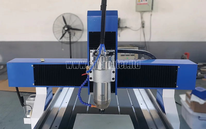 Sistema de refrigeración por agua para cortadores de la máquina de tallado de piedras preciosas cnc 6090.jpg