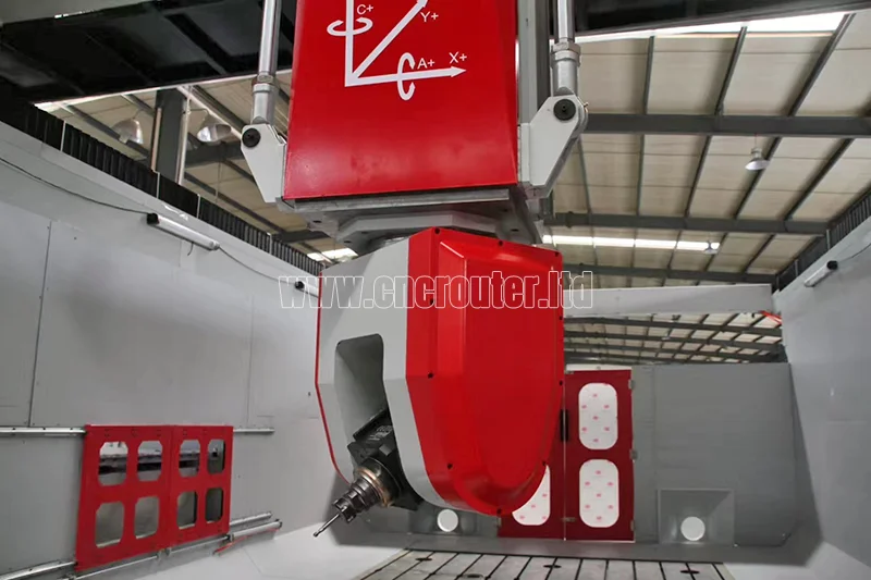 Cabezal enrutadora cnc de 5 ejes italiano con motor de husillo OMLAT de 15kw en el enrutadora.jpg