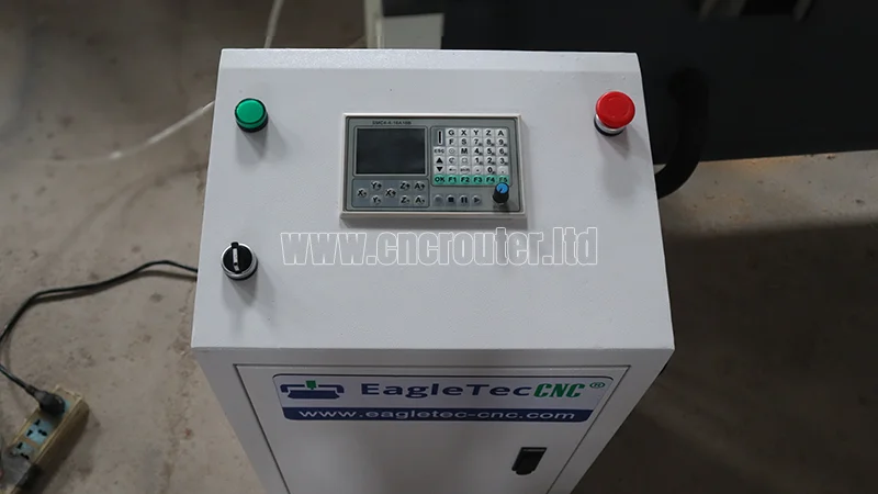 sistema de control cnc de torneado de madera en inglés.jpg