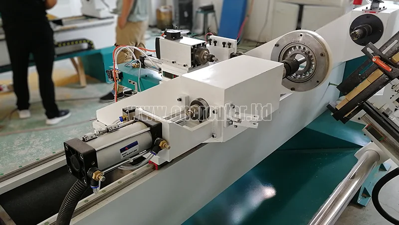 Torno automático para carpintería cnc, dispositivo de abrazadera neumática, vista izquierda.jpg