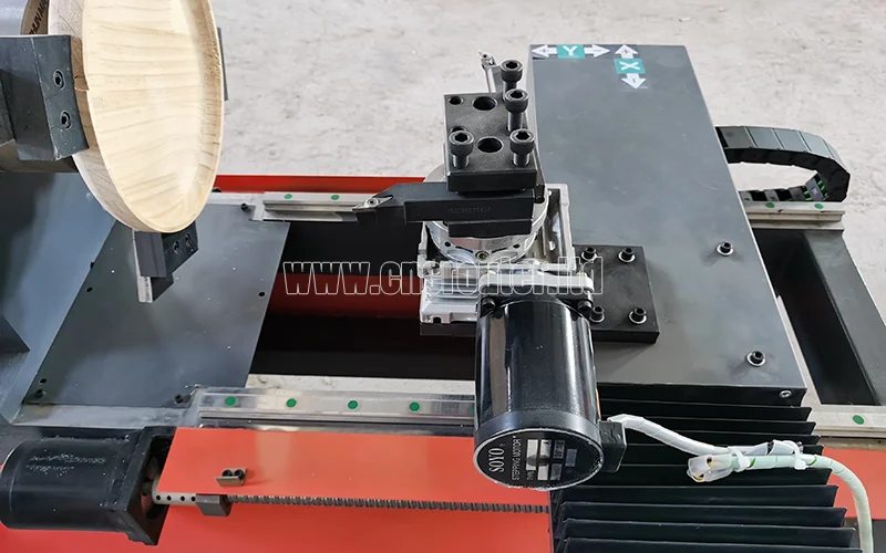 Torno de madera cnc para fabricación de placas a la venta.jpg