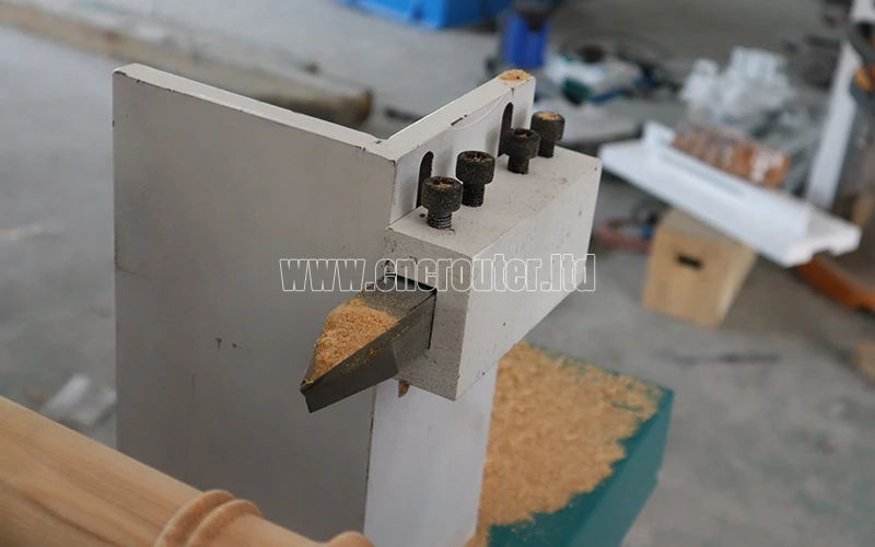 resto del cincel de la máquina de torneado de madera cnc.jpg