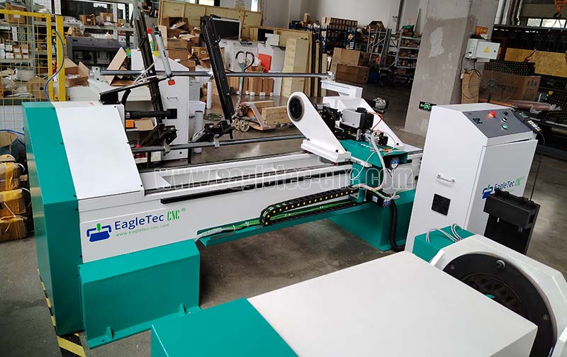 Nuevo torno de madera EagleTec CNC con alimentador automático en la planta.jpg