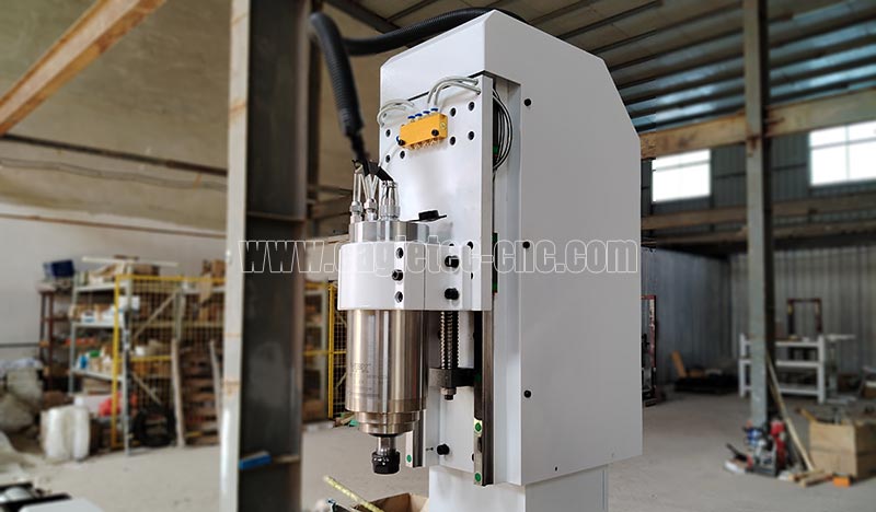 Torno CNC para madera con husillo fresador.jpg