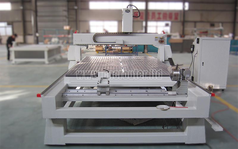 Fresadora CNC 1325 con dispositivo rotatorio de 4 ejes lista para usar en el taller.jpg