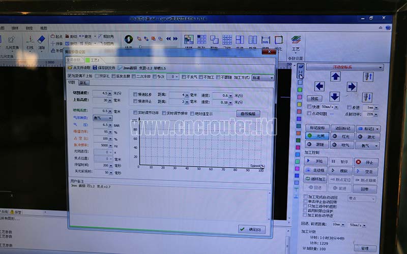 Software de control de corte por láser de fibra en el escritorio de la computadora.jpg