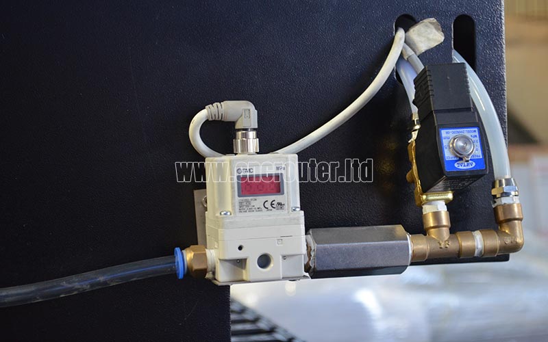 Válvula solenoide en máquinas de corte de metales con láser de fibra.jpg