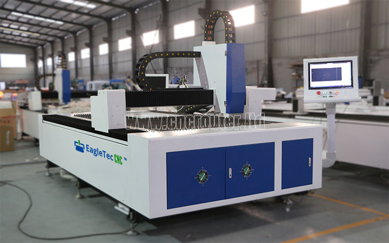 Máquina de corte por láser de fibra CNC en la fábrica de Eagletec en China.jpg