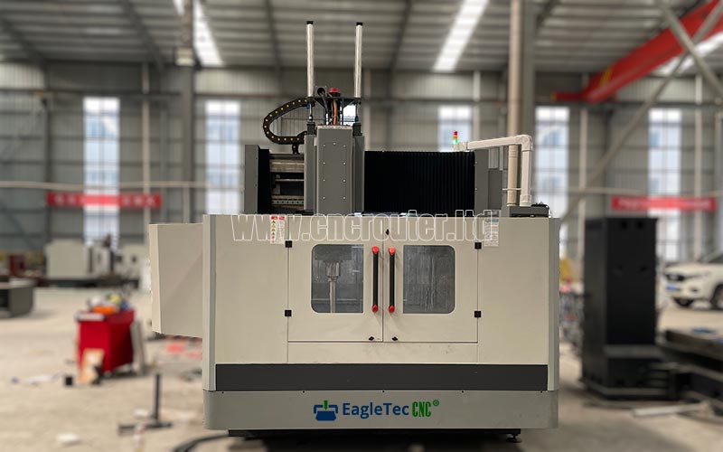 Taladradora y fresadora CNC en la planta de EagleTec.jpg