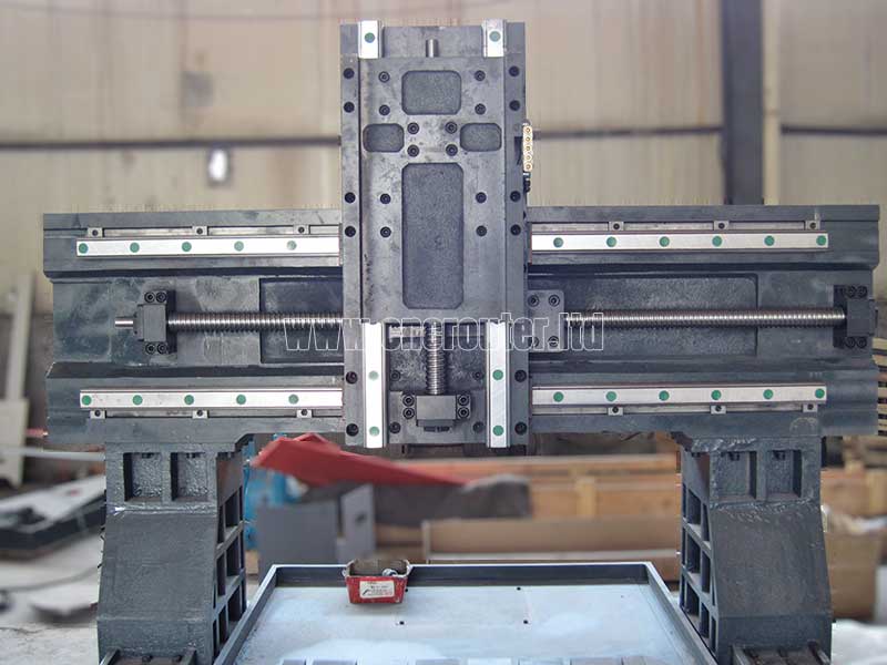 Pórtico de hierro fundido y conjunto de cabezal de máquina de roscado y taladro CNC.jpg