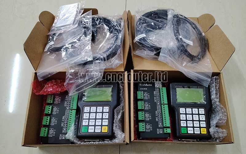 Tres juegos de controladores DSP RichAuto A11 en cajas.jpg